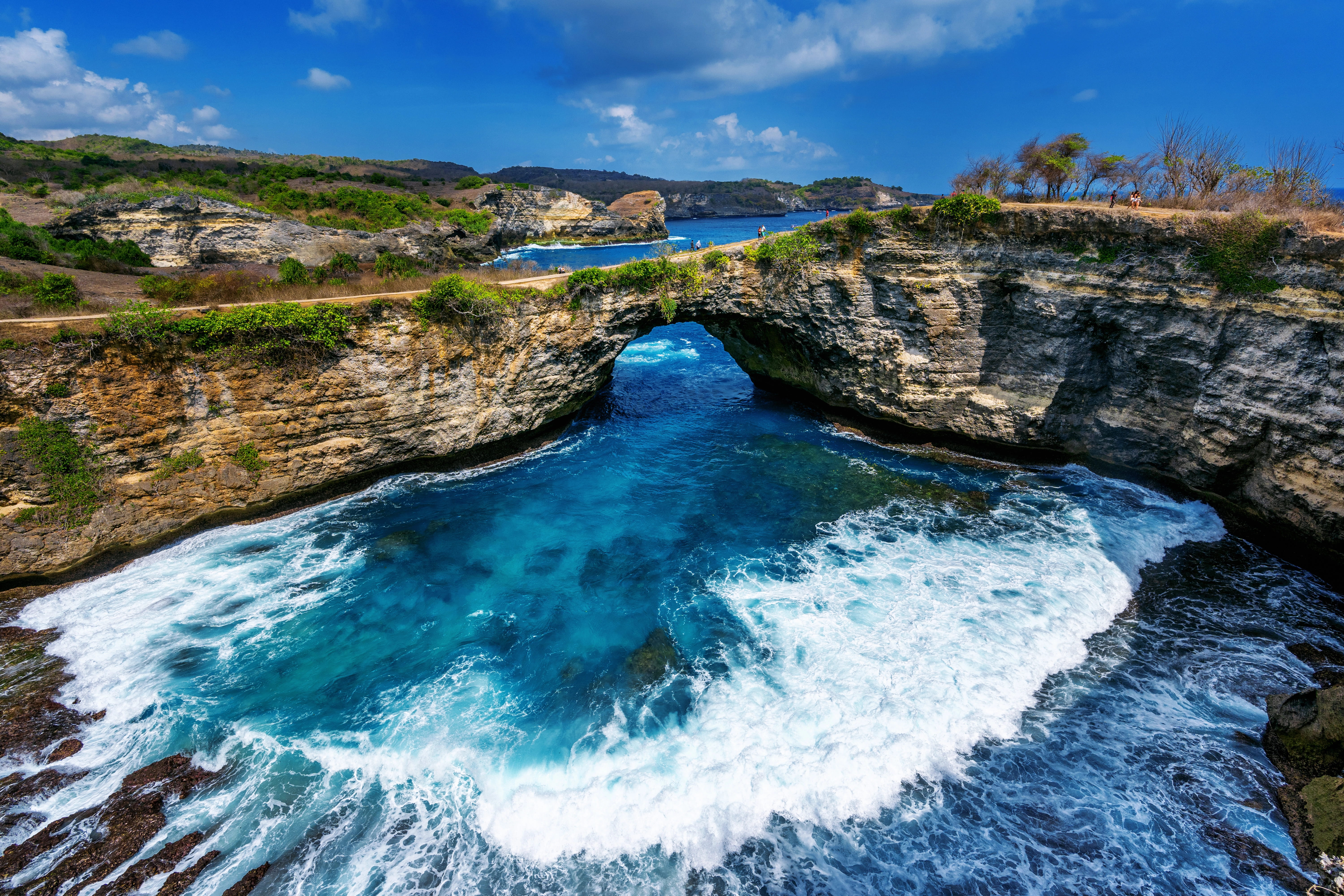Indonezja Nusa Penida - plaża Broken Beach.jpg